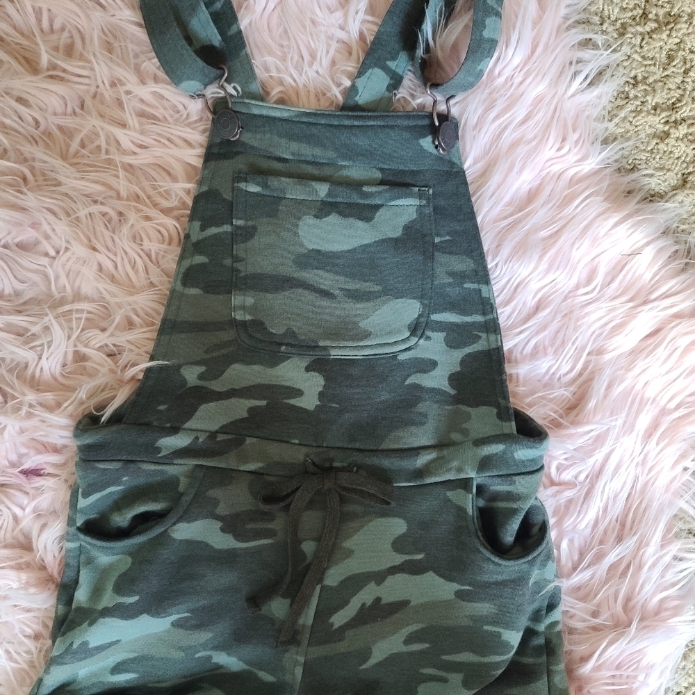 Justice sz 8 Camo Short overalls